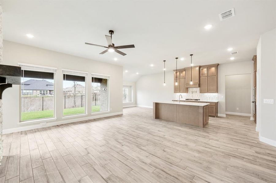 Spacious, unfurnished interior of a new home in Sonoma Verde, McLendon-Chisholm (Image 26).
