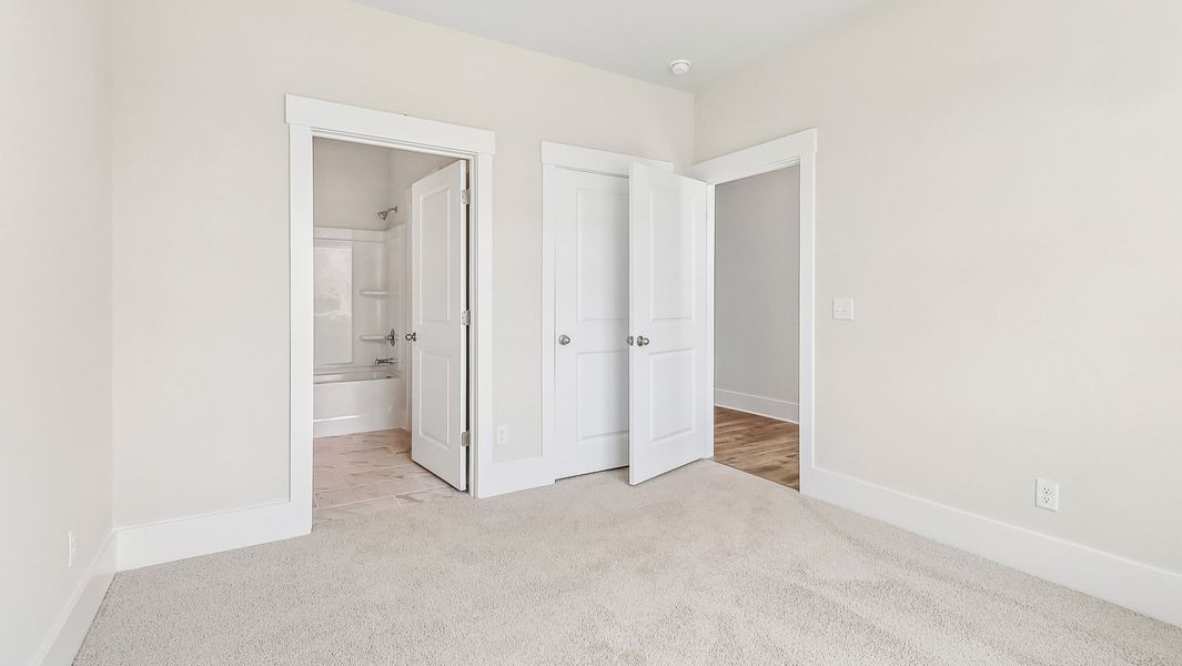 Spacious, unfurnished interior of a new home in Shell Pointe, Gilbert (Image 15).