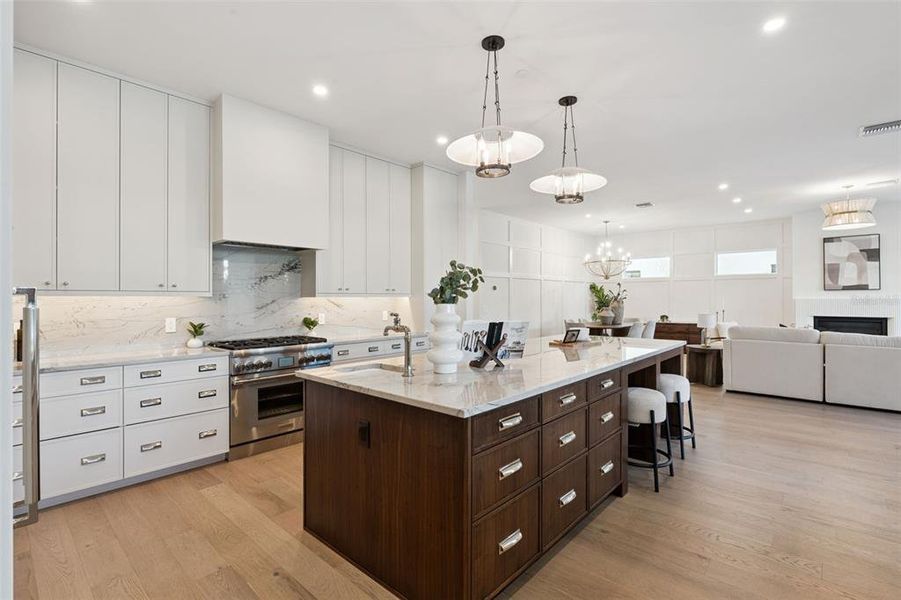 Furnished interior view inside a new home in , Orlando (Image 37).