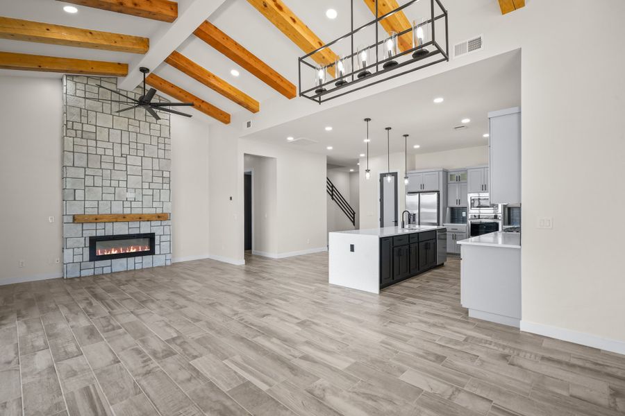 Spacious, unfurnished interior of a new home in Verdancia, El Paso (Image 23).