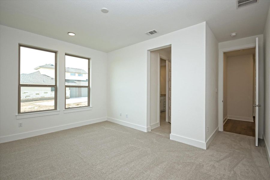 Spacious, unfurnished interior of a new home in Scofield Farms Estates, Georgetown (Image 28).