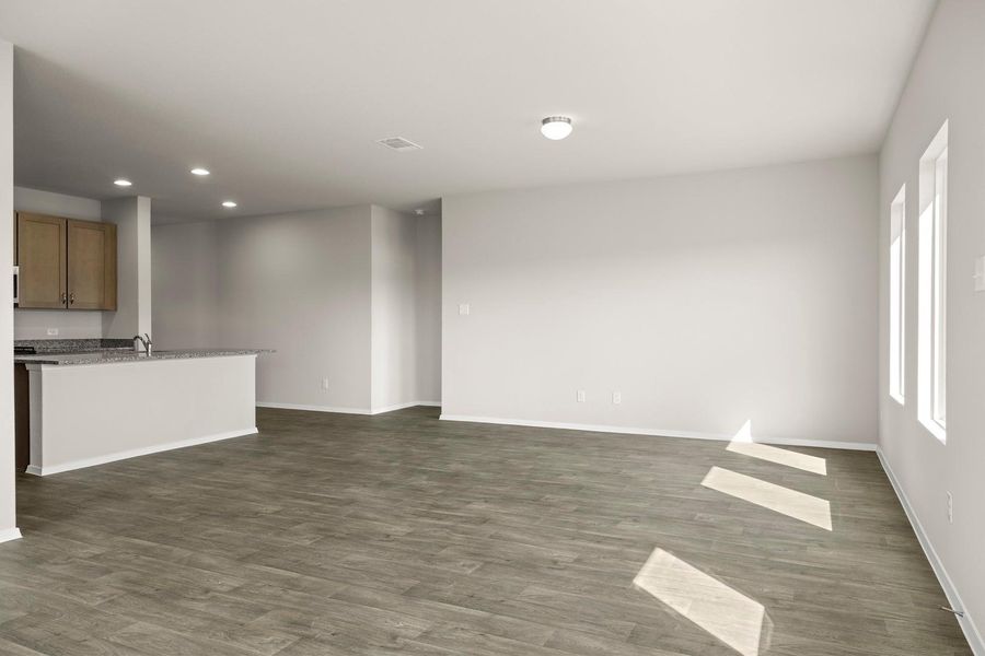 Spacious, unfurnished interior of a new home in Cloverleaf, Austin (Image 15).