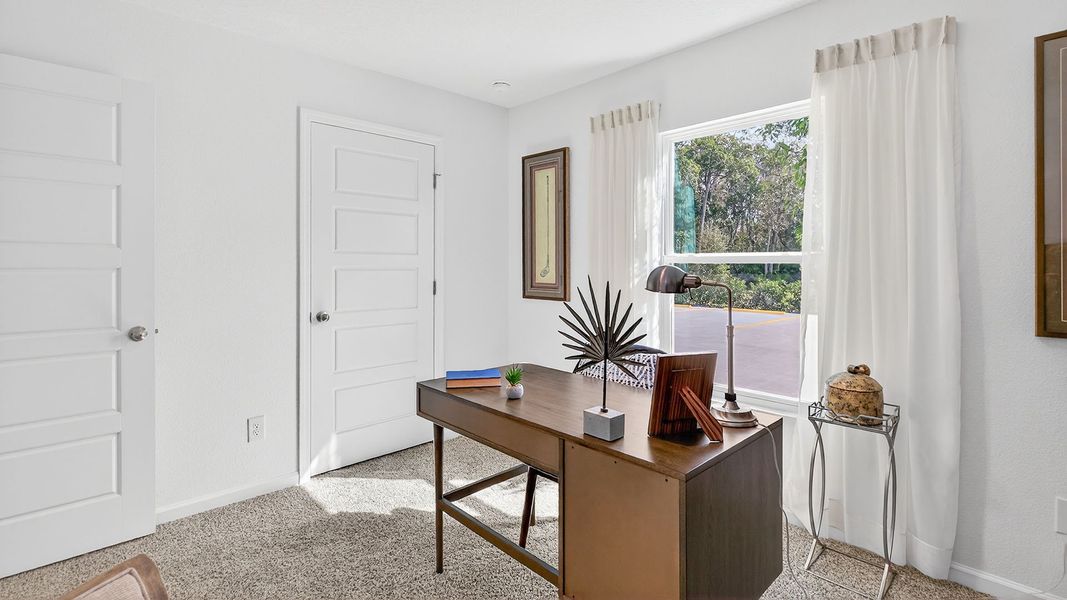 Representative furnished interior of a home built from the BERKELEY II by D.R. Horton in Bridle Creek Express, Jacksonville (Image 20).