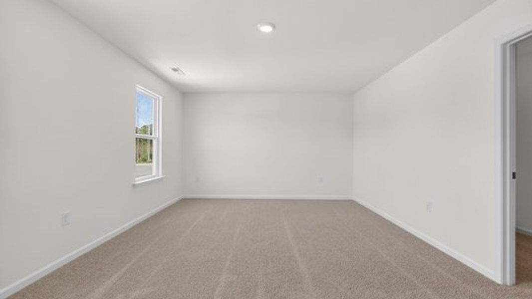Spacious, unfurnished interior of a new home in Shahbain Reserve, Raeford (Image 27).