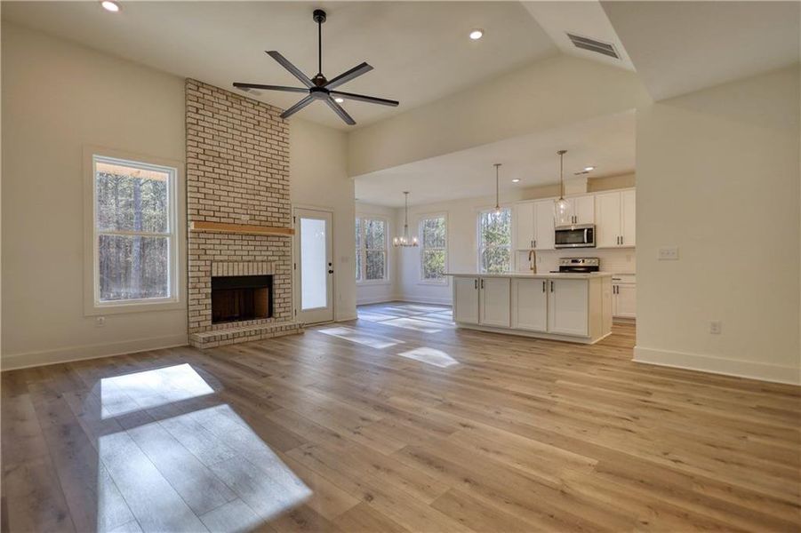 Spacious, unfurnished interior of a new home in , Mansfield (Image 23).