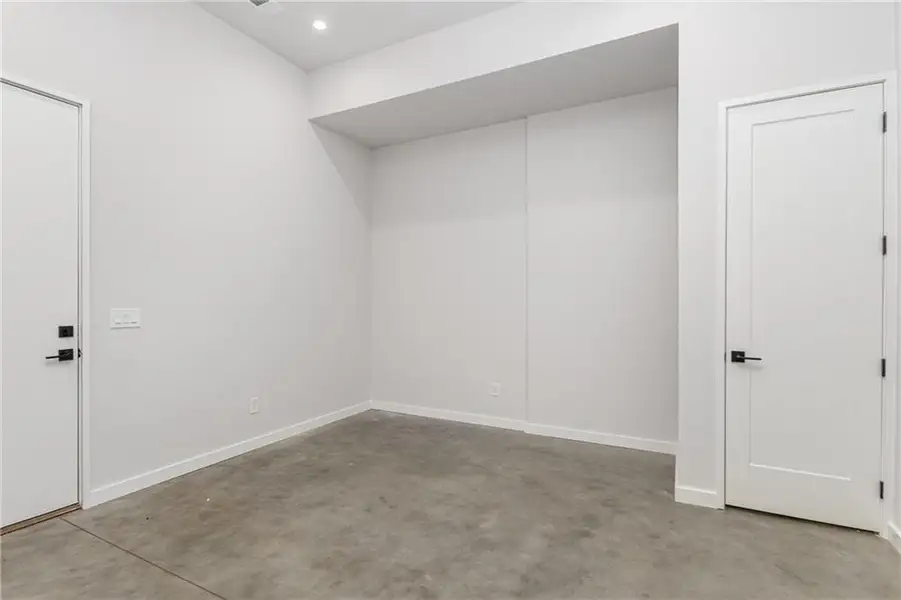 Spacious, unfurnished interior of a new home in Ten 5 Summerhill, Atlanta (Image 22).