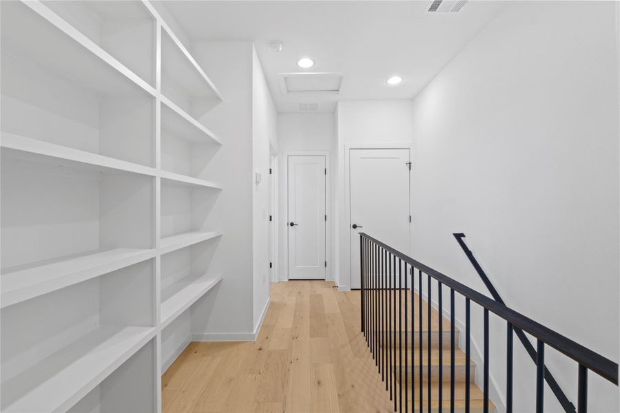 Spacious, unfurnished interior of a new home in Hacienda, Austin (Image 20).