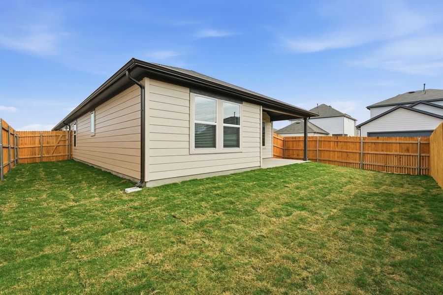 Exterior details and patio area of a home in Longview, Del Valle (Image 14).