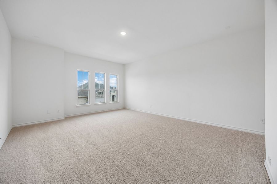 Spacious, unfurnished interior of a new home in Country Lakes, Denton (Image 22).
