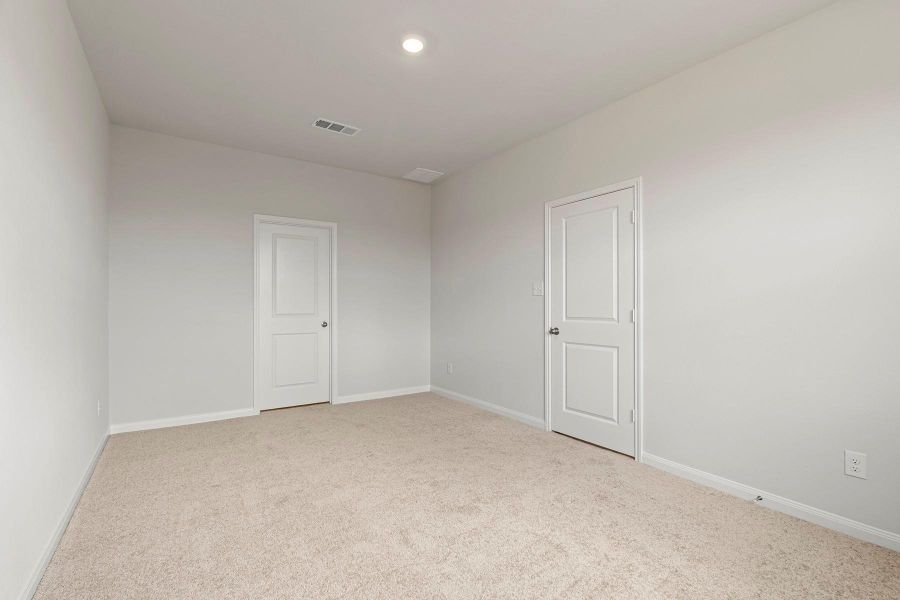 Spacious, unfurnished interior of a new home in Canterra Creek, Iowa Colony (Image 7).