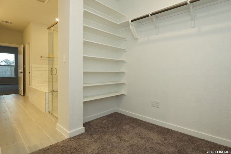 Spacious, unfurnished interior of a new home in Ladera - High Point 45', San Antonio (Image 18).