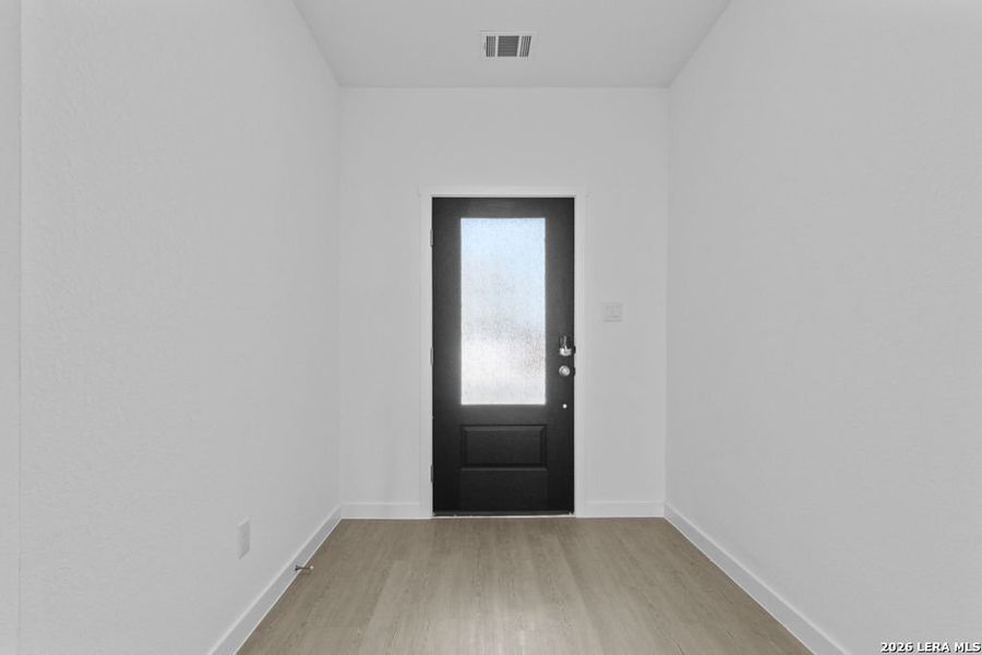 Spacious, unfurnished interior of a new home in Brookmill, San Antonio (Image 13).
