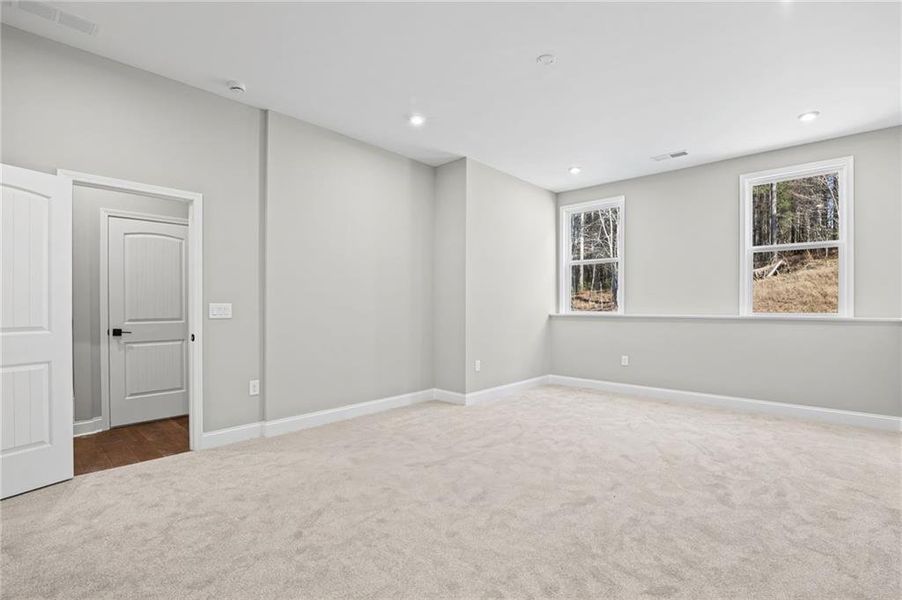 Spacious, unfurnished interior of a new home in Governor’s Preserve, Canton (Image 28).