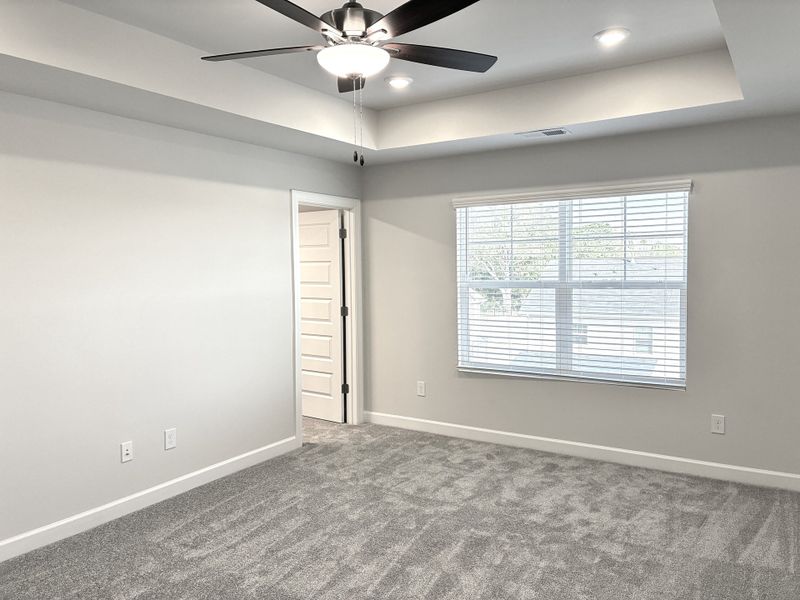 Spacious, unfurnished interior of a new home in Holly Ridge, Greenville (Image 16). Spacious, unfurnished interior of a new home in Holly Ridge, Greenville (Image 16).
