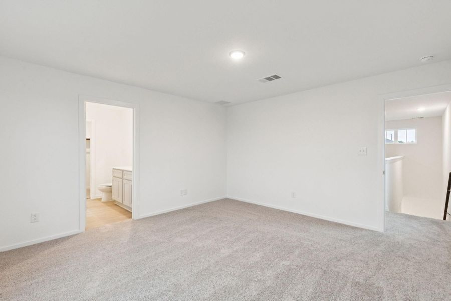 Spacious, unfurnished interior of a new home in Montgomery Bend, Montgomery (Image 25).
