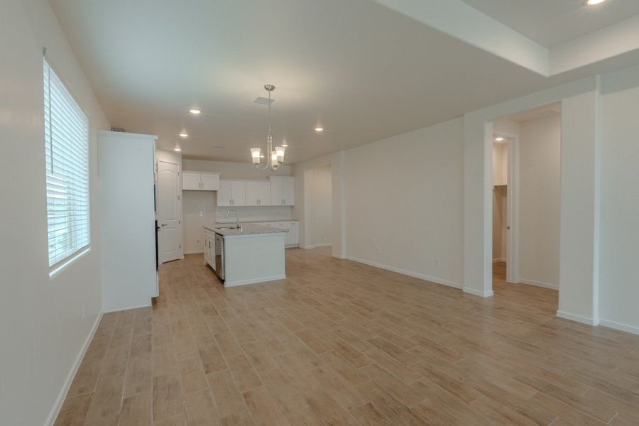 Spacious, unfurnished interior of a new home in Paseo Del Este, El Paso (Image 18).