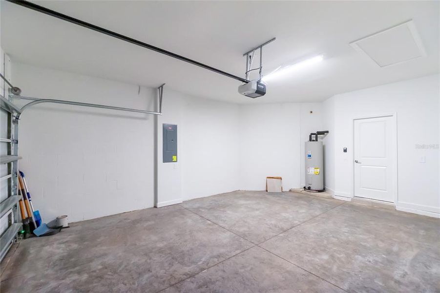 Spacious, unfurnished interior of a new home in Island Lakes at Coco Bay: Villas, Englewood (Image 23).