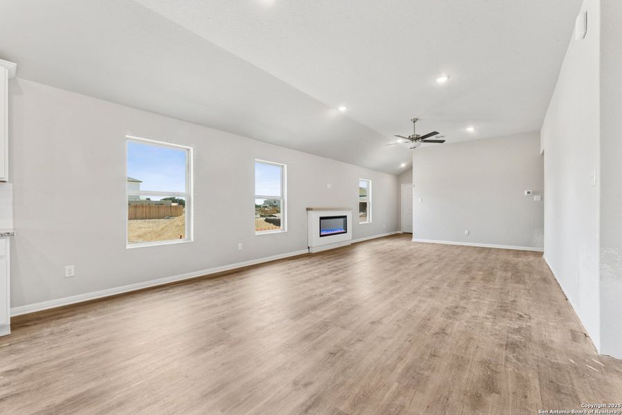 Spacious, unfurnished interior of a new home in Cinco Lakes, San Antonio (Image 13). Spacious, unfurnished interior of a new home in Cinco Lakes, San Antonio (Image 13).