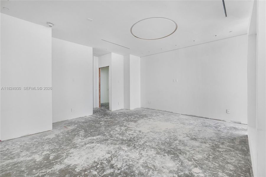 Spacious, unfurnished interior of a new home in , Miami (Image 41).