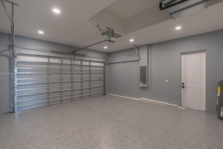 Garage w/Epoxy floor