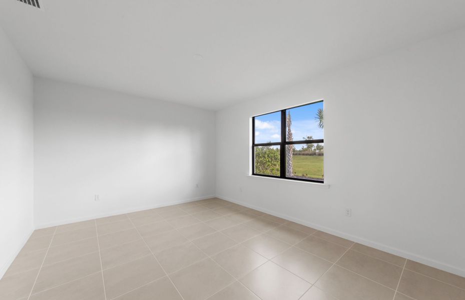 Spacious, unfurnished interior of a new home in Del Webb Naples, Ave Maria (Image 10).