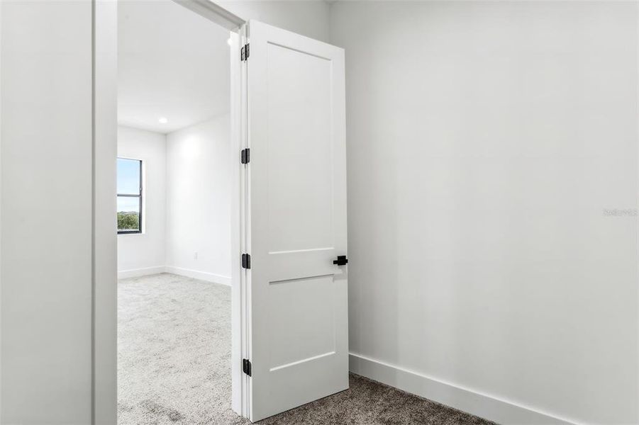 Spacious, unfurnished interior of a new home in , Tampa (Image 37).