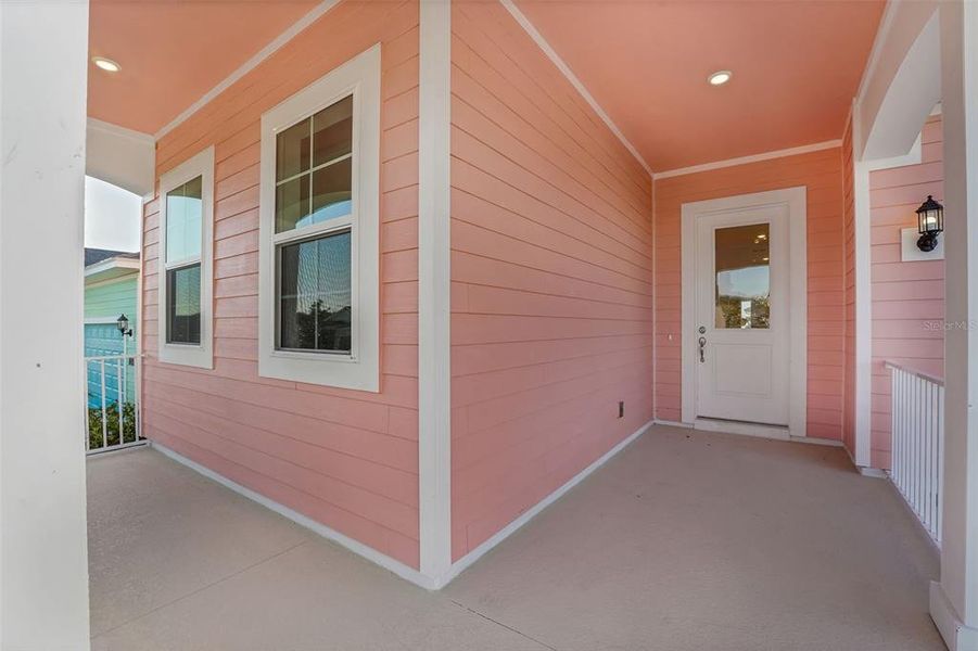 Exterior details and patio area of a home in Green Key Village, Lady Lake (Image 27).