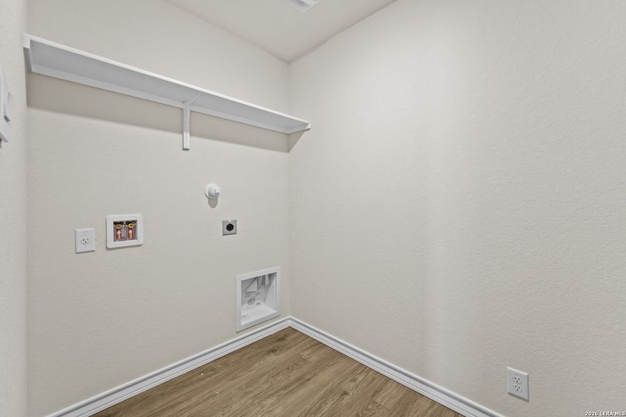 Spacious, unfurnished interior of a new home in Brookstone Creek, San Antonio (Image 14).