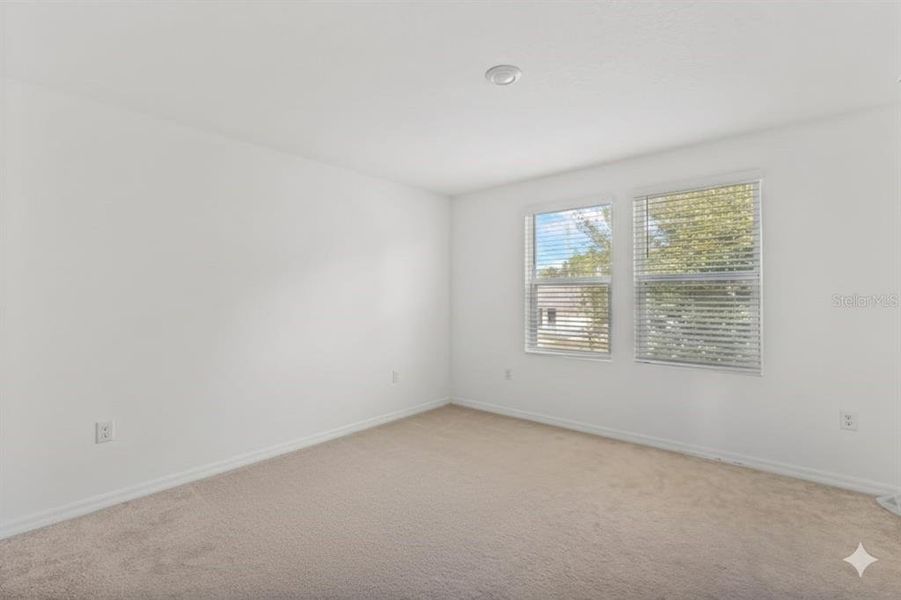 Spacious, unfurnished interior of a new home in , Sarasota (Image 24).