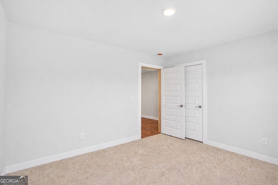 Spacious, unfurnished interior of a new home in The Fairways at Mirror Lake, Villa Rica (Image 46). Spacious, unfurnished interior of a new home in The Fairways at Mirror Lake, Villa Rica (Image 46).