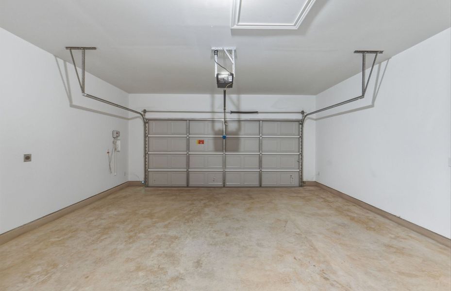 Spacious, unfurnished interior of a new home in Lagos, Manor (Image 46).