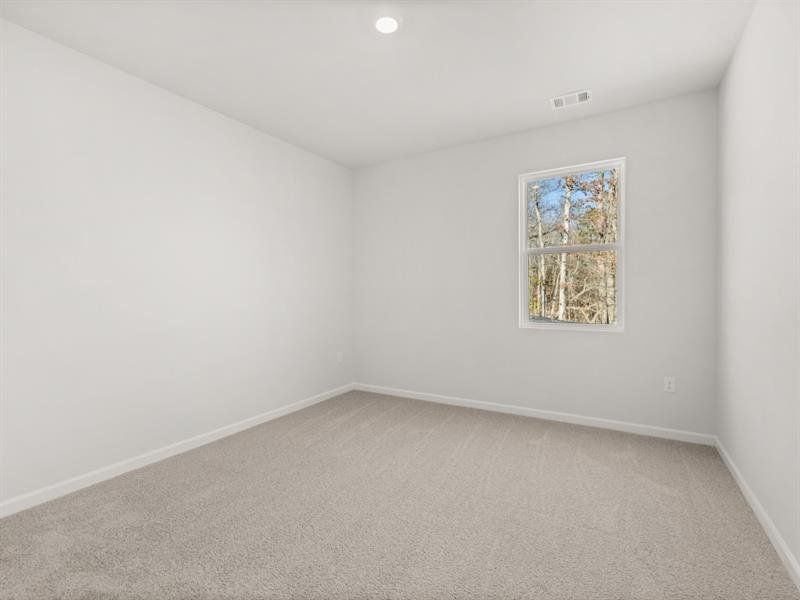 Spacious, unfurnished interior of a new home in Falcon Landing, Gainesville (Image 17).