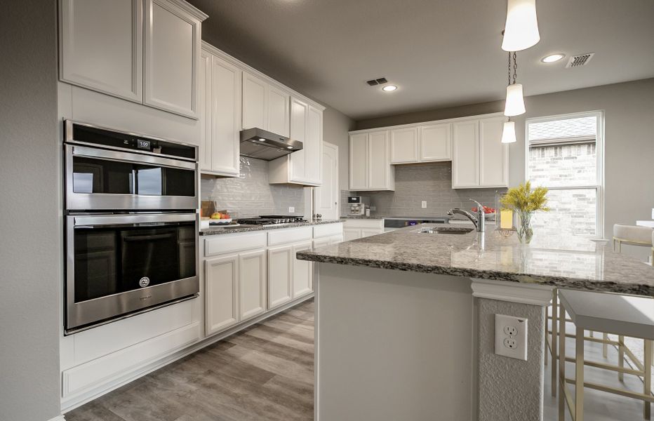 Spacious, island kitchen with eat-in bartop and abundant cabinet space