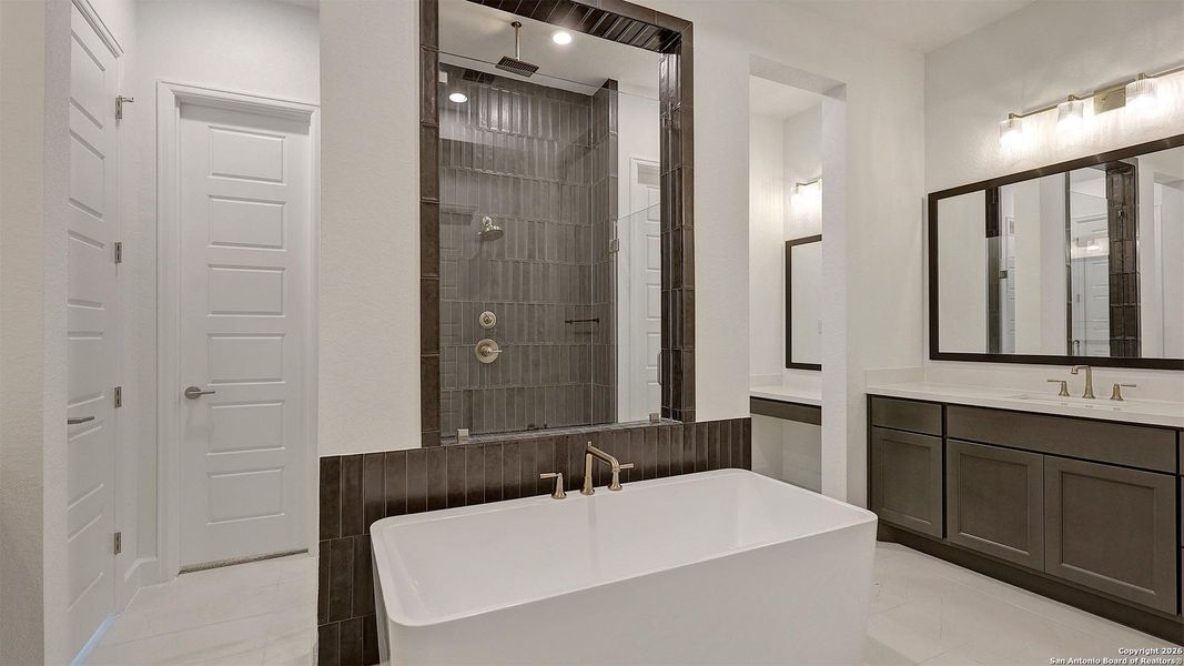 Furnished interior view inside a new home in Esperanza 80', Boerne (Image 9).