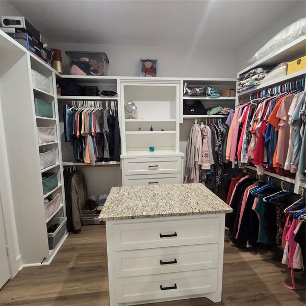 MASTER BEDROOM CLOSET WITH ACCESSORY ISLAND MASTER BEDROOM CLOSET WITH ACCESSORY ISLAND