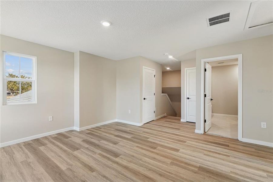 Spacious, unfurnished interior of a new home in Sabana Reserve, Ocala (Image 15).