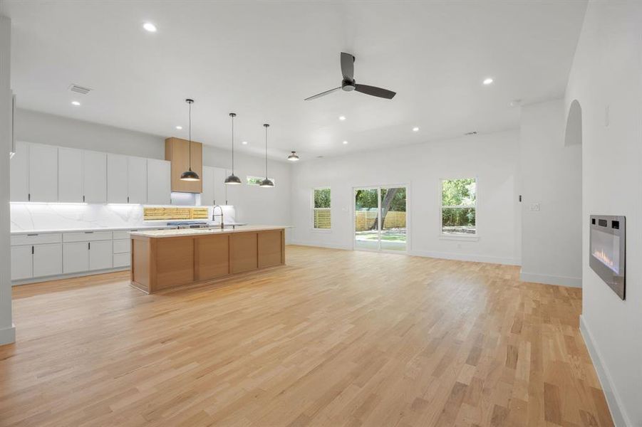 The open-concept living, kitchen, and dining areas create a versatile and inviting space, perfectly suited for intimate family gatherings or larger-scale entertaining. The open-concept living, kitchen, and dining areas create a versatile and inviting space, perfectly suited for intimate family gatherings or larger-scale entertaining.