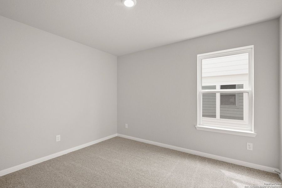 Spacious, unfurnished interior of a new home in Cinco Lakes, San Antonio (Image 28).