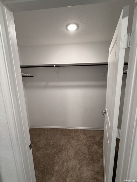 Spacious, unfurnished interior of a new home in Mission del Lago, San Antonio (Image 11).