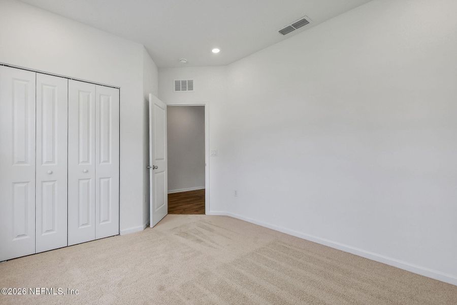 Spacious, unfurnished interior of a new home in Diamond Springs, Jacksonville (Image 38).