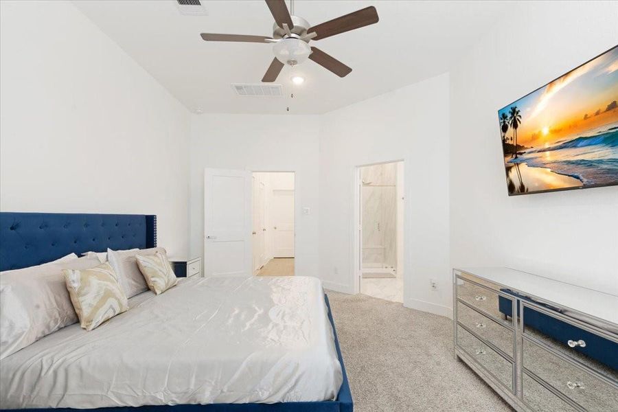 Furnished interior view inside a new home in Meridiana, Iowa Colony (Image 24).
