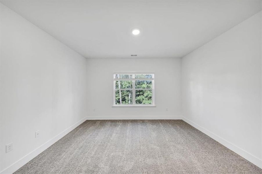 Spacious, unfurnished interior of a new home in Tuscany Hills, Douglasville (Image 27).