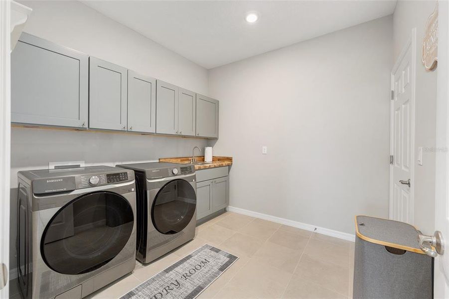Furnished interior view inside a new home in , Ocala (Image 6).