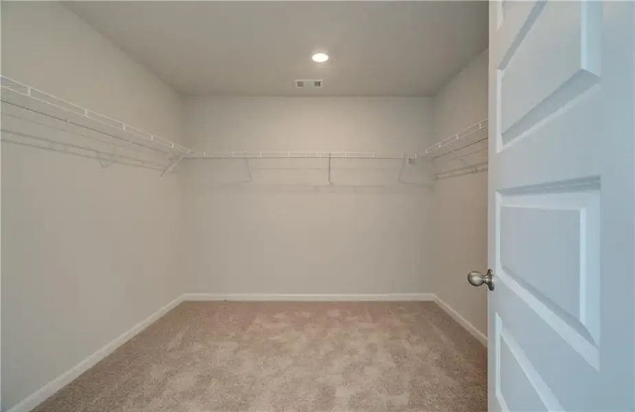 Spacious, unfurnished interior of a new home in Grandview at Millers Mill, Stockbridge (Image 32).