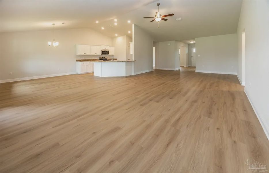 Spacious, unfurnished interior of a new home in Cedar Creek at Deerpoint Lake, Panama City (Image 14).