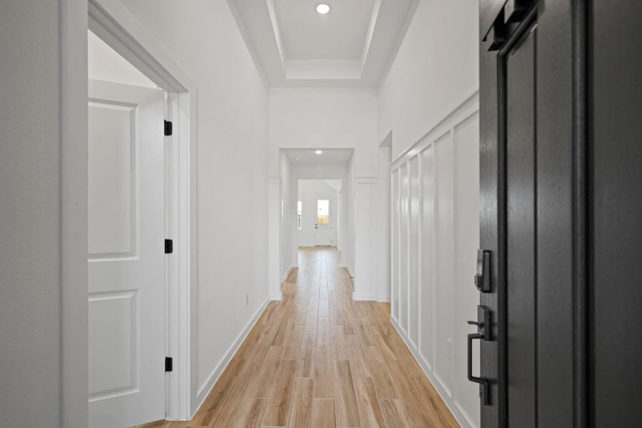 Welcoming foyer (*Photo not of actual home and used for illustration purposes only.) Welcoming foyer (*Photo not of actual home and used for illustration purposes only.)