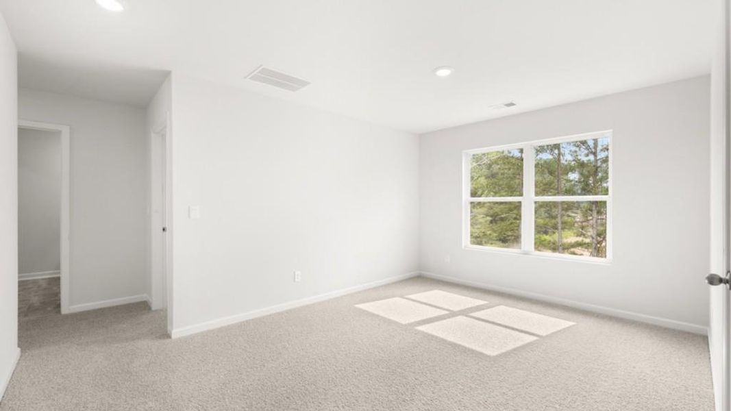 Spacious, unfurnished interior of a new home in Thompson Ridge, Dallas (Image 22).