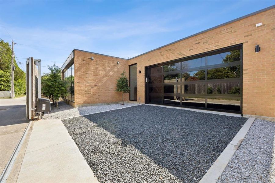 Front exterior of a new home in , Dallas, TX, highlighting curb appeal (Image 23). Front exterior of a new home in , Dallas, TX, highlighting curb appeal (Image 23).