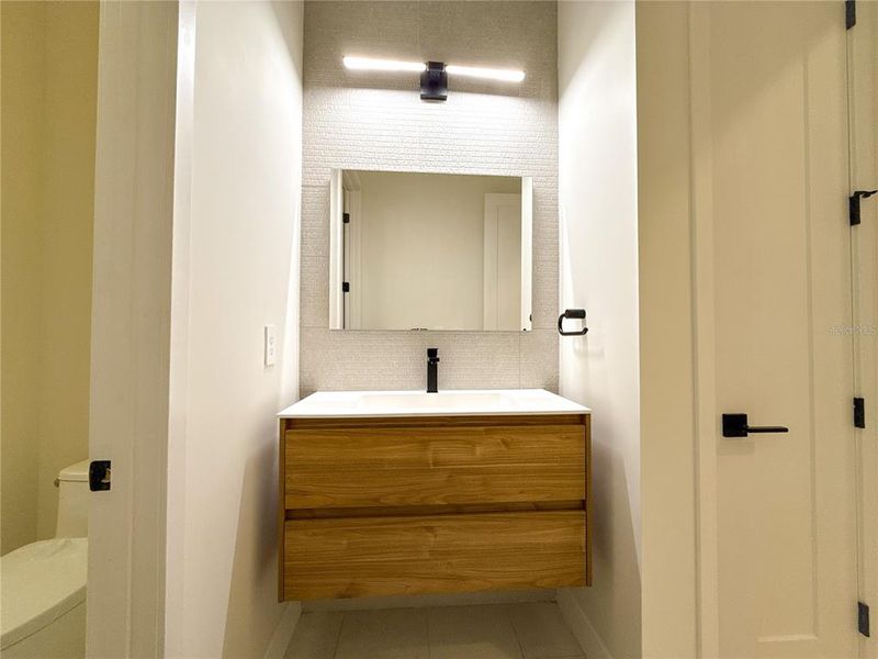 Furnished interior view inside a new home in , Dunnellon (Image 9).