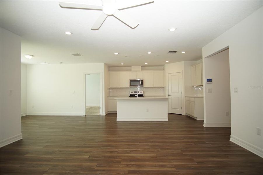 Furnished interior view inside a new home in Summers Cay, Thonotosassa (Image 5).